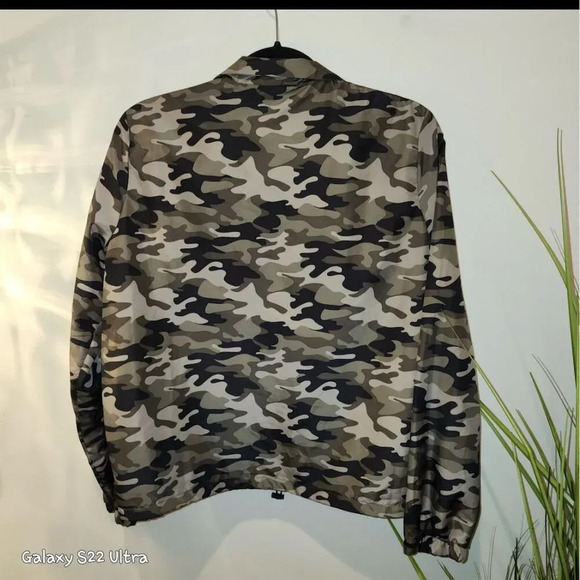 Rue21 women’s pullover half zip Camouflage Windbreaker Jacket Size M - Picture 1 of 11